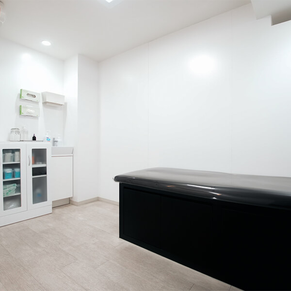 ピアッシングブース